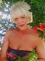 Ukraine single woman Larisa