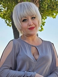 Ukraine single woman Larisa